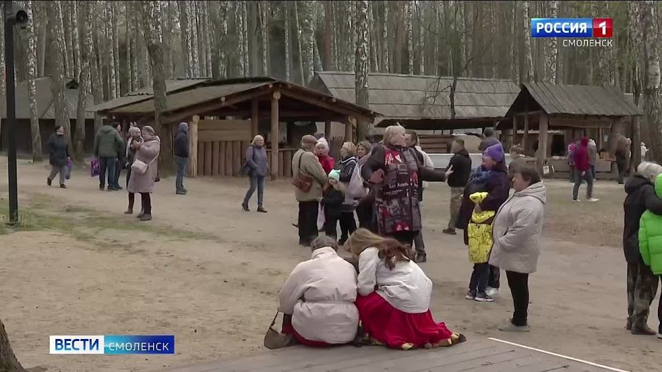 Гости музея-заповедника «Гнёздово» вновь взялись за ложку и кружку