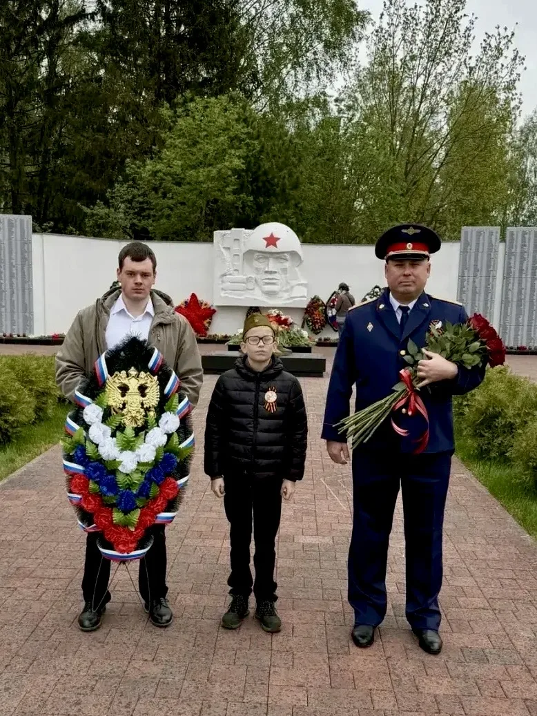 Сотрудники Гагаринского межрайонного следственного отдела почтили память погибших воинов в День Победы
