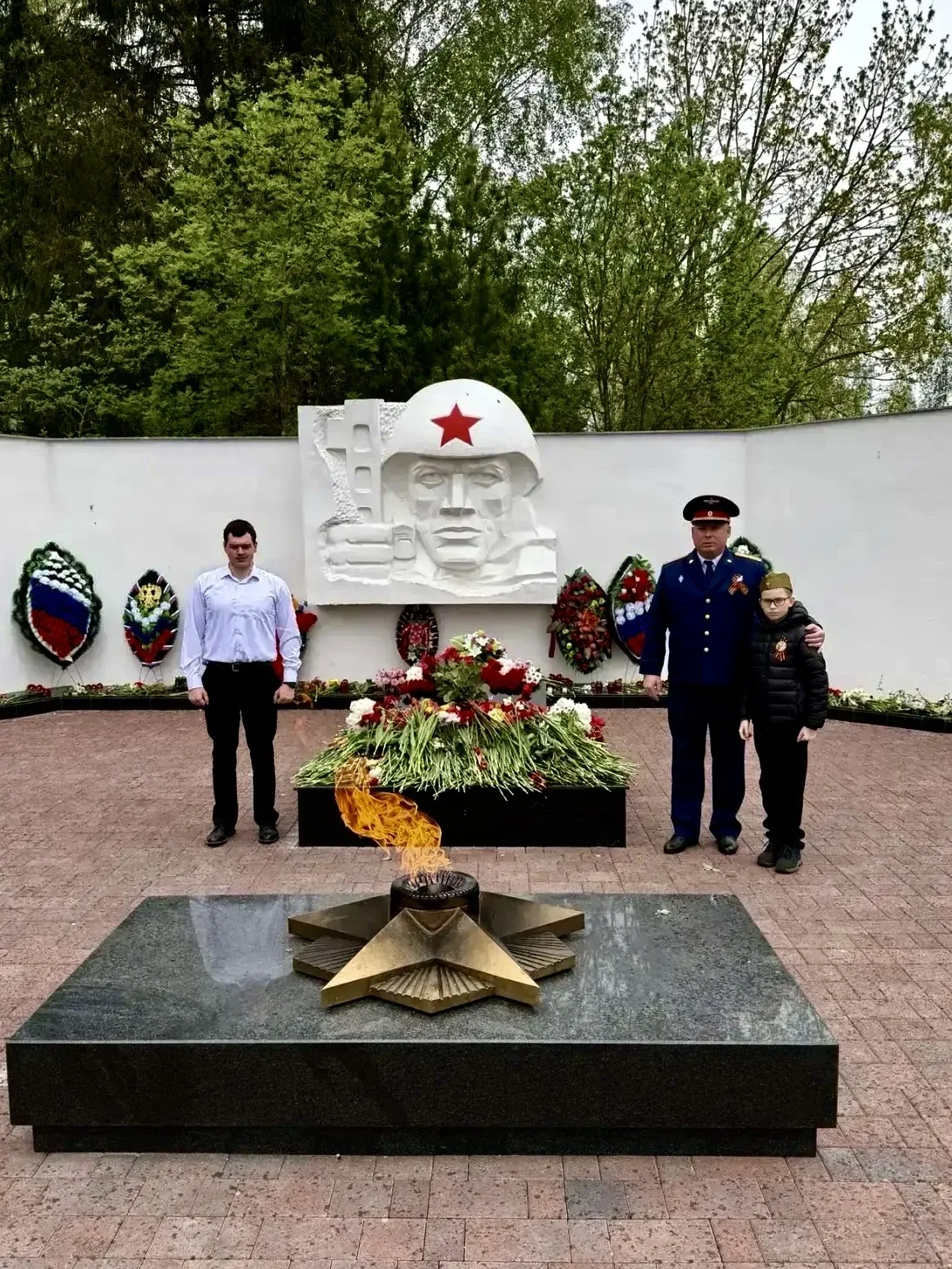 Сотрудники Гагаринского межрайонного следственного отдела почтили память погибших воинов в День Победы Сотрудники Гагаринского межрайонного следственного отдела почтили память погибших воинов в День Победы