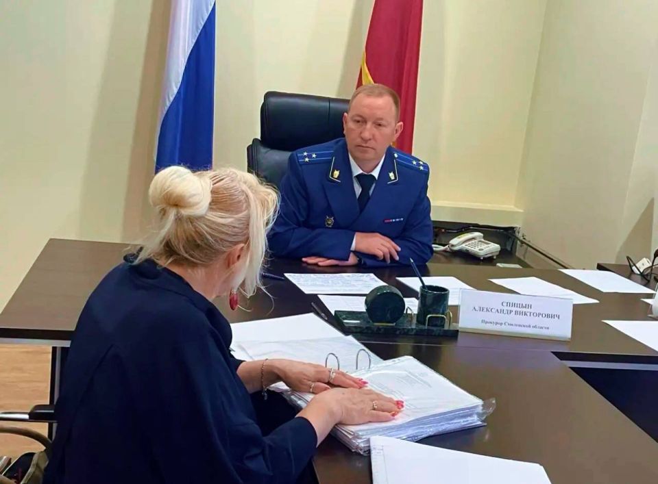Прокурор Смоленской области Александр Спицын провел личный прием граждан в Приемной Президента Российской Федерации в Смоленской области Прокурор Смоленской области Александр Спицын провел личный прием граждан в Приемной Президента Российской Федерации в Смоленской области