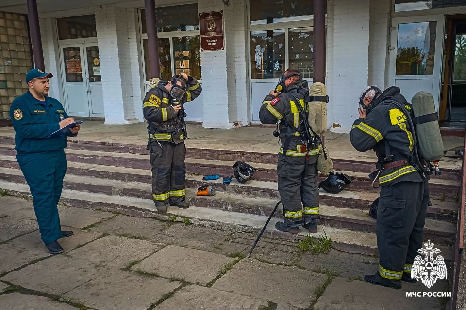Нет предела совершенству. В Демидовском техникуме отраслевых технологий прошло плановое, но от этого не менее важное пожарно-тактическое занятие Нет предела совершенству. В Демидовском техникуме отраслевых технологий прошло плановое, но от этого не менее важное пожарно-тактическое занятие