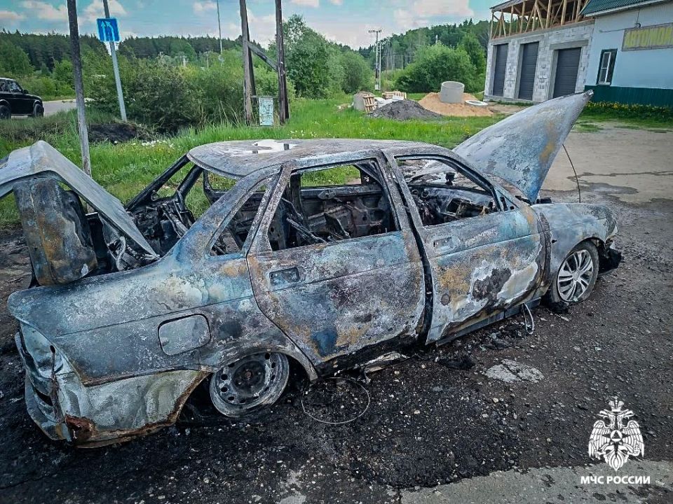 Два автомобиля уничтожены огнём на дорогах Гагаринского округа