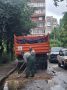 Смоленские коммунальщики выполняют работы подсыпку дорог во дворах