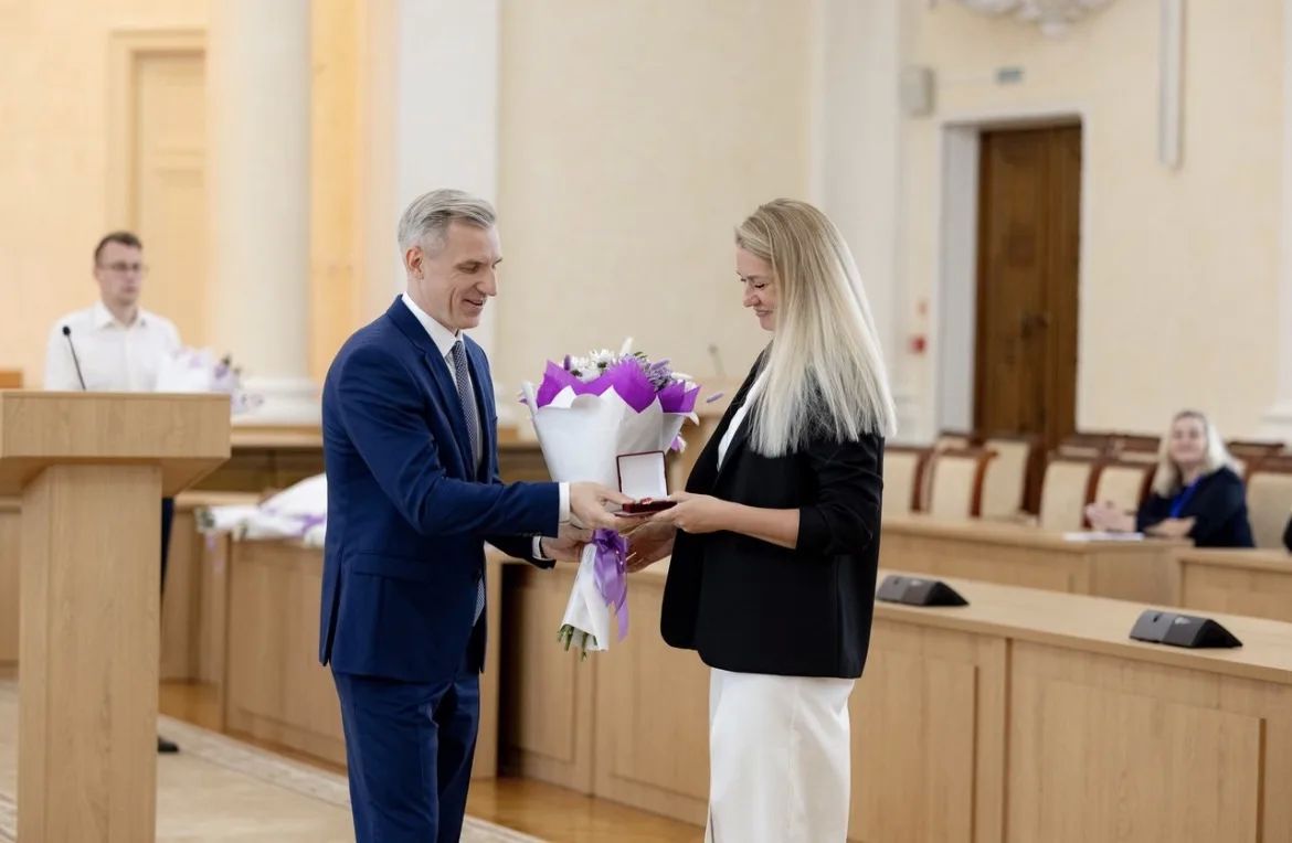 Василий Анохин: Иметь большую семью, окружать детей заботой и любовью, воспитывать их достойными людьми – это огромный труд, который заслуживает самого искреннего уважения и признания Василий Анохин: Иметь большую семью, окружать детей заботой и любовью, воспитывать их достойными людьми – это огромный труд, который заслуживает самого искреннего уважения и признания