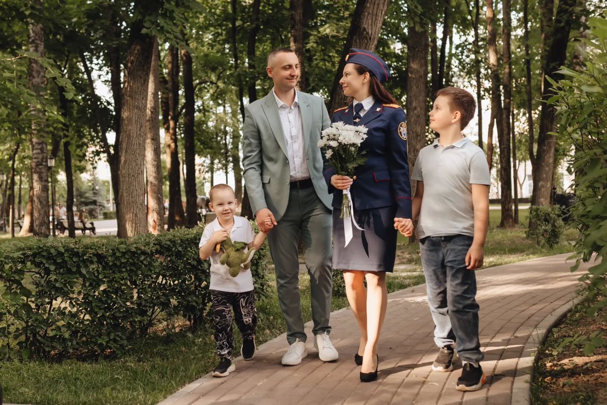 Продолжает наш фотопроект «Семья-основа счастья!» старший помощник руководителя СУ СКР по Смоленской области (по информационному взаимодействию с общественностью и средствами массовой информации) капитан юстиции Анастасия ... Продолжает наш фотопроект «Семья-основа счастья!» старший помощник руководителя СУ СКР по Смоленской области (по информационному взаимодействию с общественностью и средствами массовой информации) капитан юстиции Анастасия ...