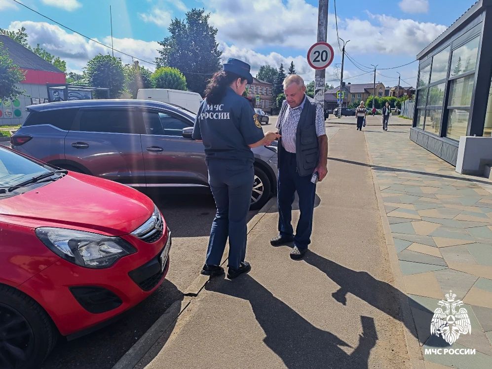 Чтобы лето прошло без пожаров, сотрудники МЧС напоминают смолянам правила безопасности Чтобы лето прошло без пожаров, сотрудники МЧС напоминают смолянам правила безопасности