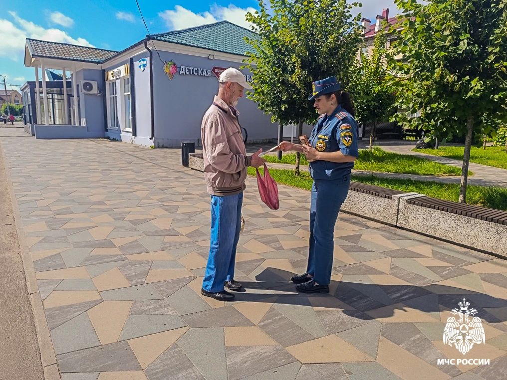 Чтобы лето прошло без пожаров, сотрудники МЧС напоминают смолянам правила безопасности Чтобы лето прошло без пожаров, сотрудники МЧС напоминают смолянам правила безопасности