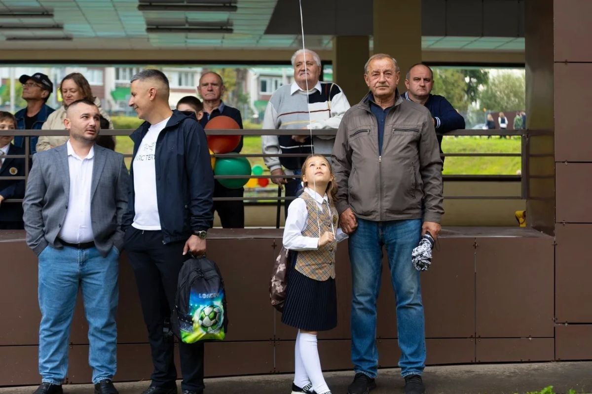Александр Новиков: В День знаний вместе с учениками, педагогами и родителями встретил начало нового учебного года в Многопрофильном лицее в микрорайоне Соловьиная роща Александр Новиков: В День знаний вместе с учениками, педагогами и родителями встретил начало нового учебного года в Многопрофильном лицее в микрорайоне Соловьиная роща