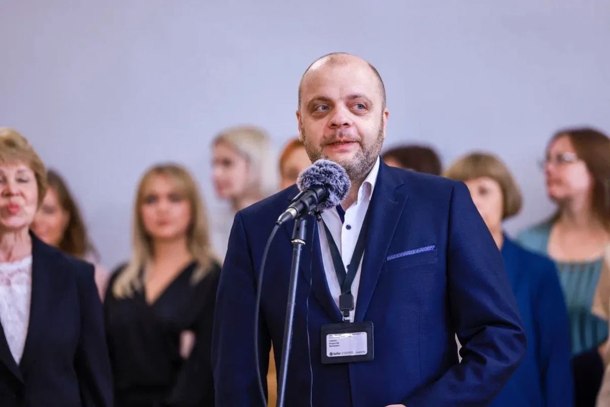 Василий Анохин: Гимназия имени Н.М. Пржевальского в Смоленске – одно из старейших учебных заведений в городе, в этом году учреждению исполняется 240 лет Василий Анохин: Гимназия имени Н.М. Пржевальского в Смоленске – одно из старейших учебных заведений в городе, в этом году учреждению исполняется 240 лет