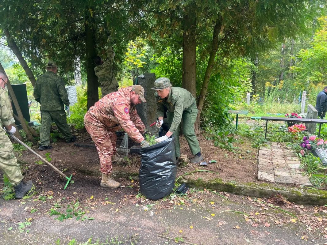 Поисковики ведомственного отряда СУ СК России по Смоленской области «Следопыт» приняли участие в акции «Доброхоты» Поисковики ведомственного отряда СУ СК России по Смоленской области «Следопыт» приняли участие в акции «Доброхоты»