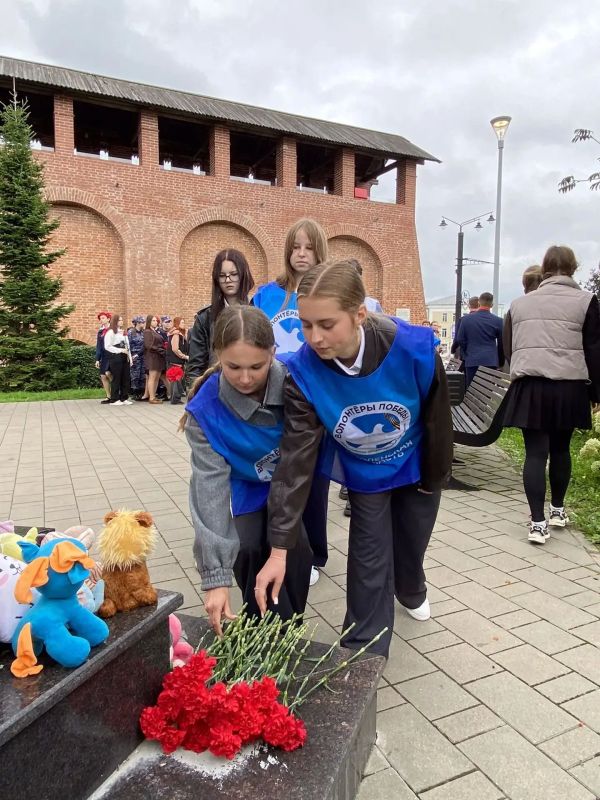 В Смоленске провели акцию «Капля жизни» в память о трагедии в Беслане В Смоленске провели акцию «Капля жизни» в память о трагедии в Беслане