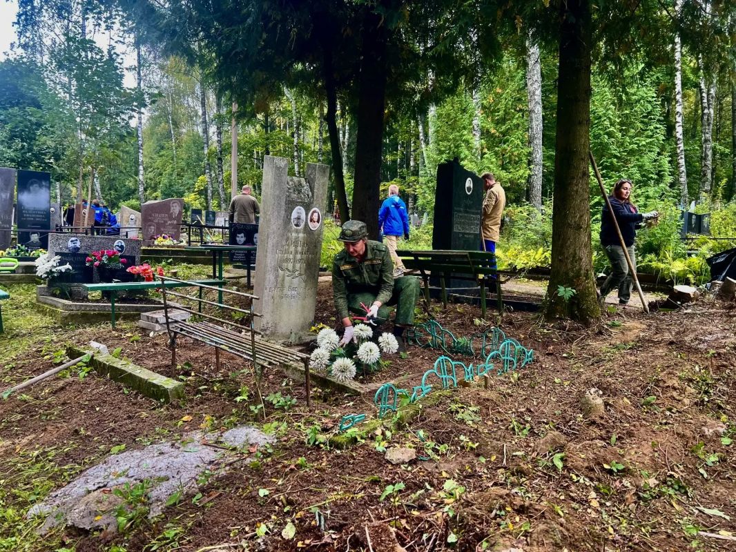 Поисковики ведомственного отряда СУ СК России по Смоленской области «Следопыт» приняли участие в акции «Доброхоты» Поисковики ведомственного отряда СУ СК России по Смоленской области «Следопыт» приняли участие в акции «Доброхоты»