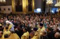 Сотни верующих торжественно встретили в Смоленске ковчег с мощами Спиридона Тримифунтского