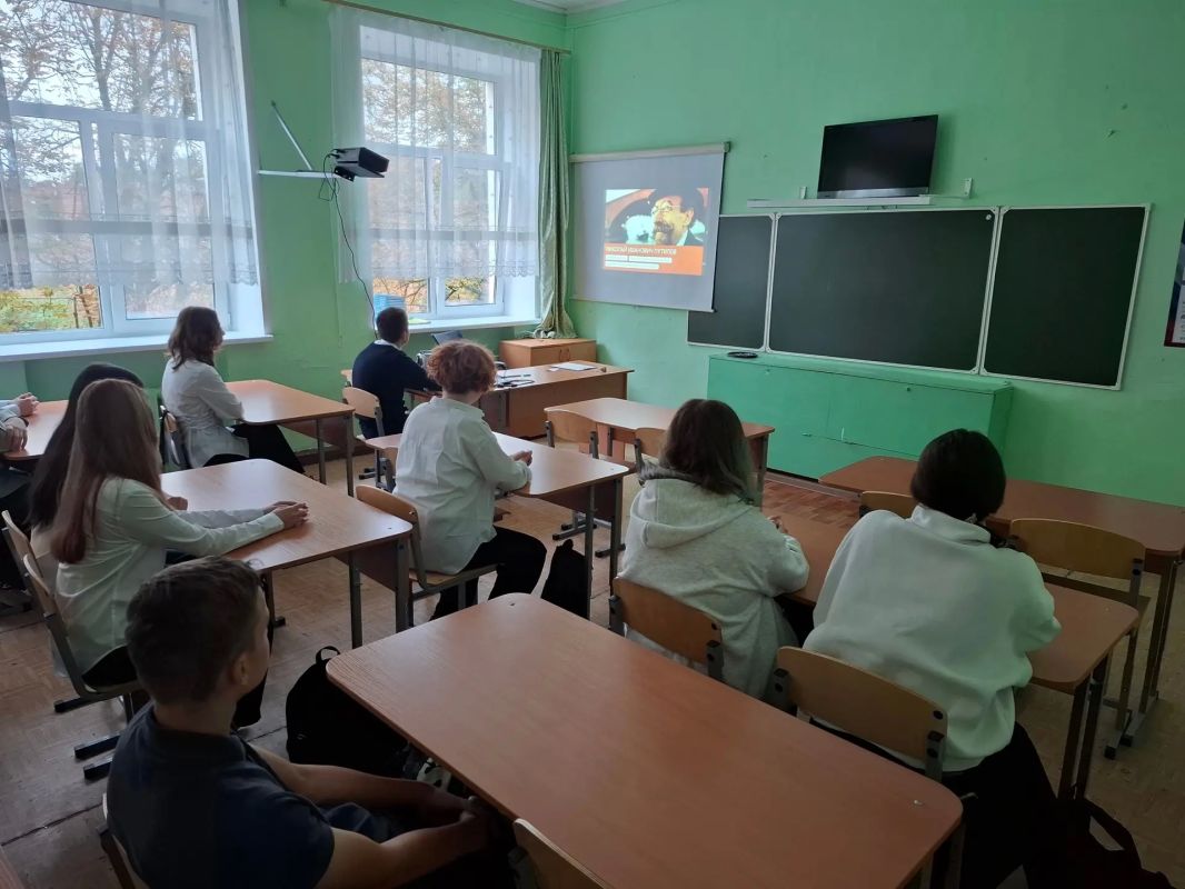 В Смоленской области стартовал обновленный курс «Разговоры о важном» В Смоленской области стартовал обновленный курс «Разговоры о важном»