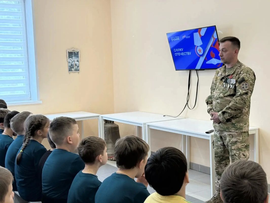 Василий Анохин: Служение Отечеству не ограничивается военной службой – оно проявляется в заботе о героях и их близких Василий Анохин: Служение Отечеству не ограничивается военной службой – оно проявляется в заботе о героях и их близких