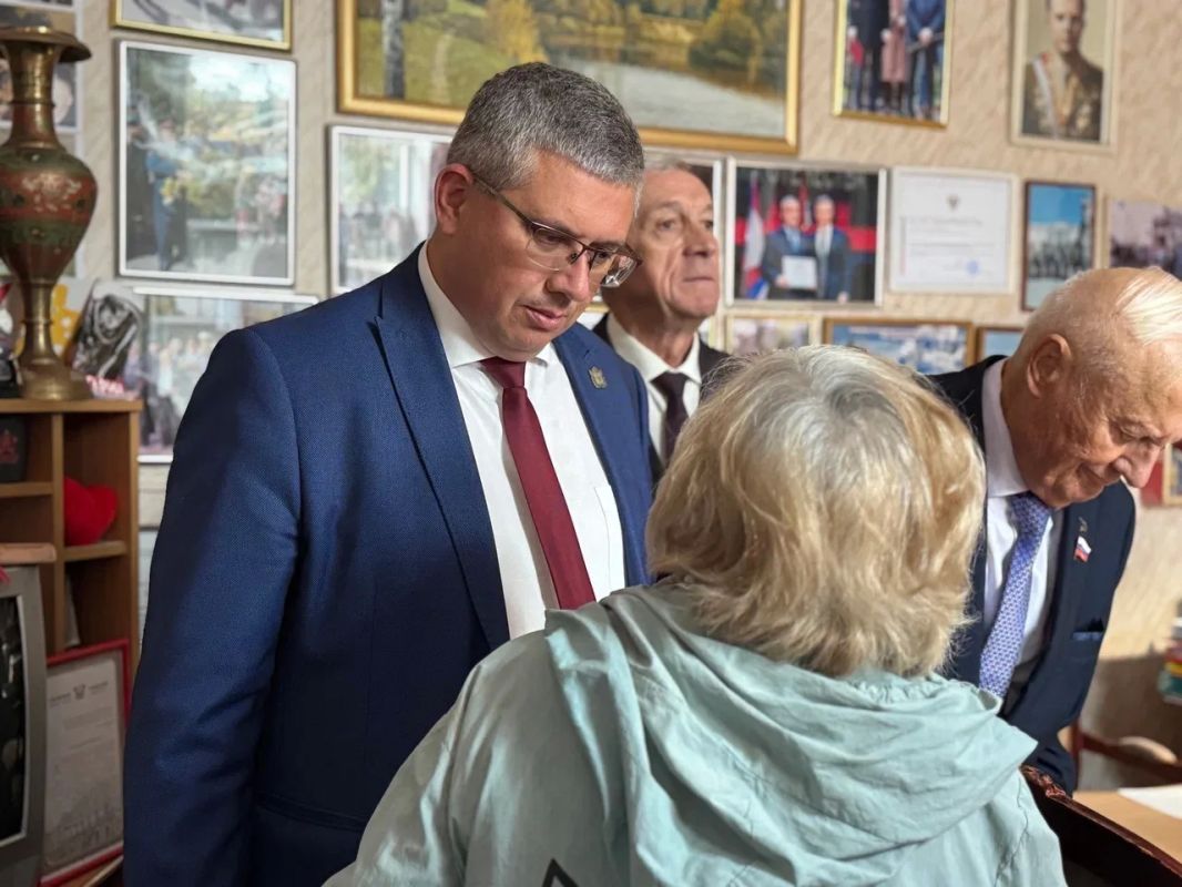 Александр Новиков: Встретился с представителями Смоленского городского совета ветеранов Александр Новиков: Встретился с представителями Смоленского городского совета ветеранов