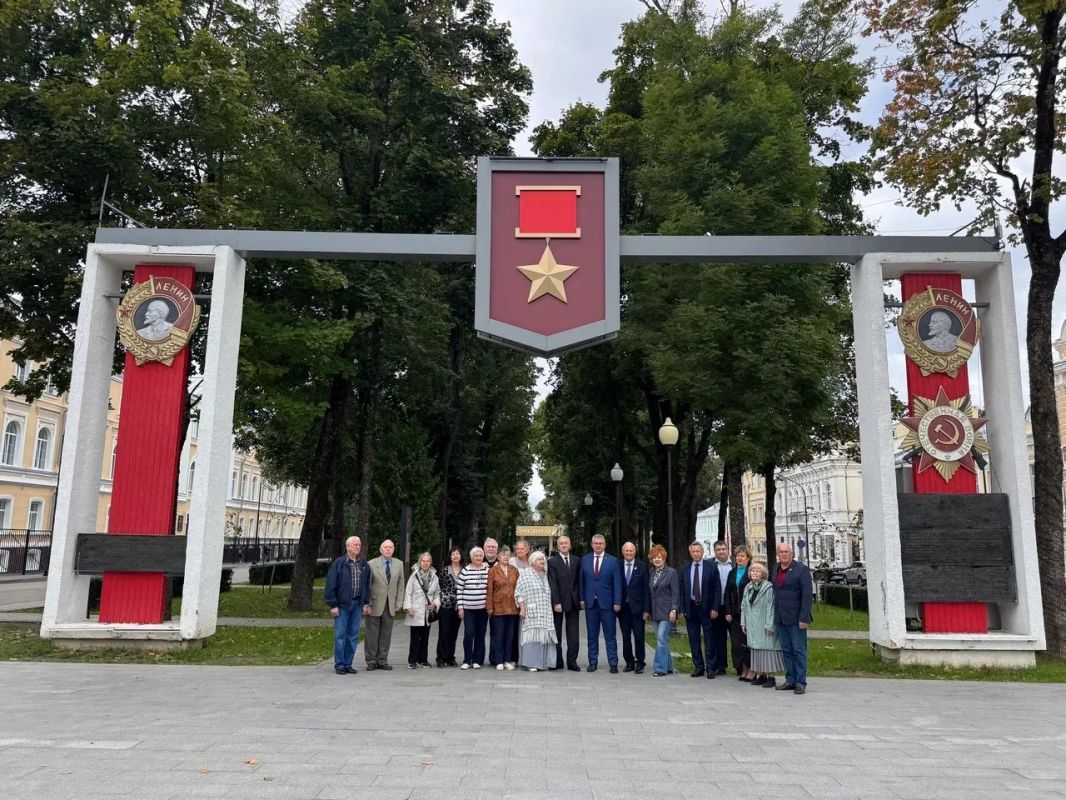 Александр Новиков: Встретился с представителями Смоленского городского совета ветеранов Александр Новиков: Встретился с представителями Смоленского городского совета ветеранов