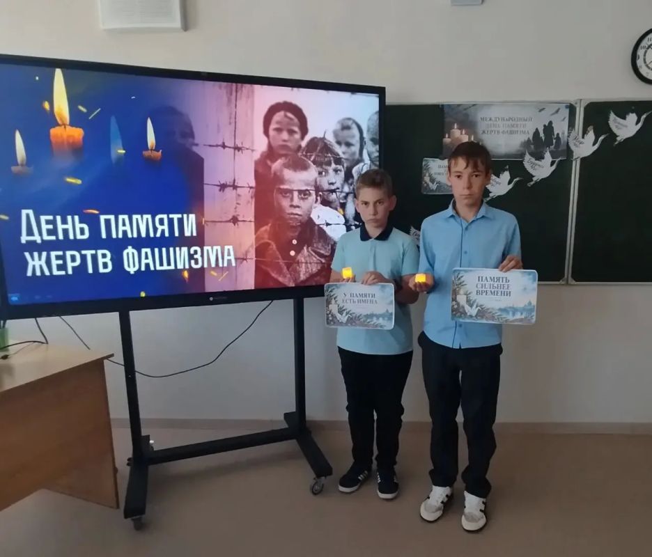 В преддверии Международного дня памяти жертв фашизма в рамках творческой мастерской «Окно мира» младшие школьники создали из картона окна с рисунками на тему «Мой мирный день», а на обороте написали, что для них значит мир В преддверии Международного дня памяти жертв фашизма в рамках творческой мастерской «Окно мира» младшие школьники создали из картона окна с рисунками на тему «Мой мирный день», а на обороте написали, что для них значит мир