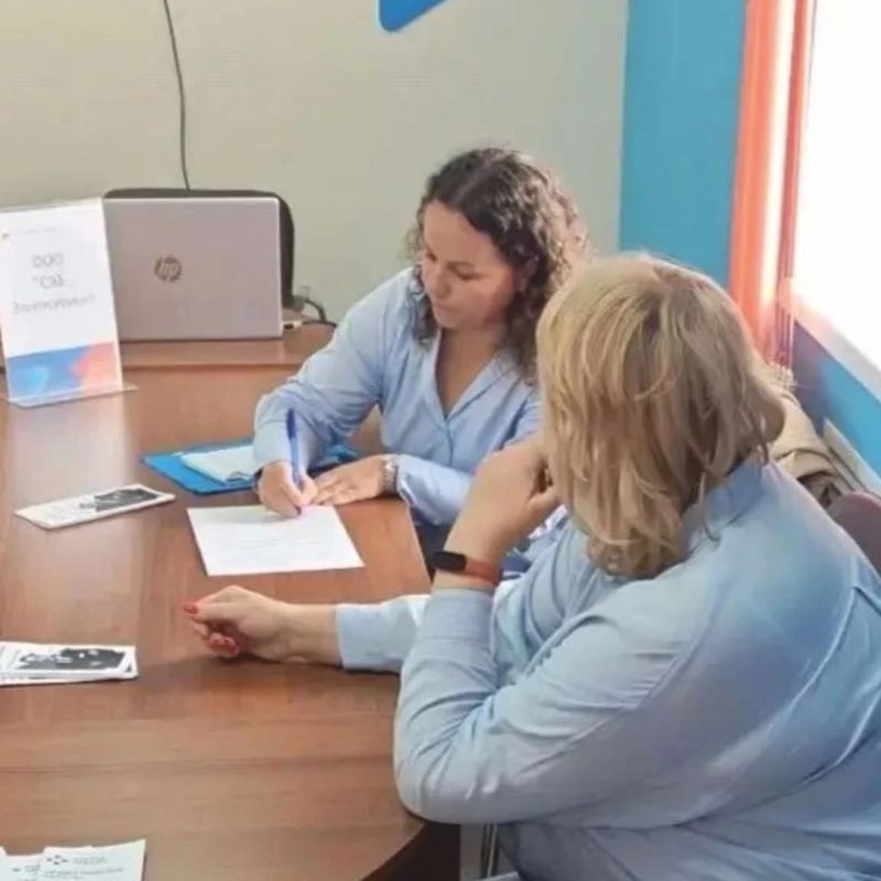 В минувшую пятницу в Кадровом центре «Работа России» Сафоновского округа прошла ярмарка вакансий, которая объединила тех, кто ищет работу, и тех, кто готов предложить достойные условия труда и возможности для роста В минувшую пятницу в Кадровом центре «Работа России» Сафоновского округа прошла ярмарка вакансий, которая объединила тех, кто ищет работу, и тех, кто готов предложить достойные условия труда и возможности для роста