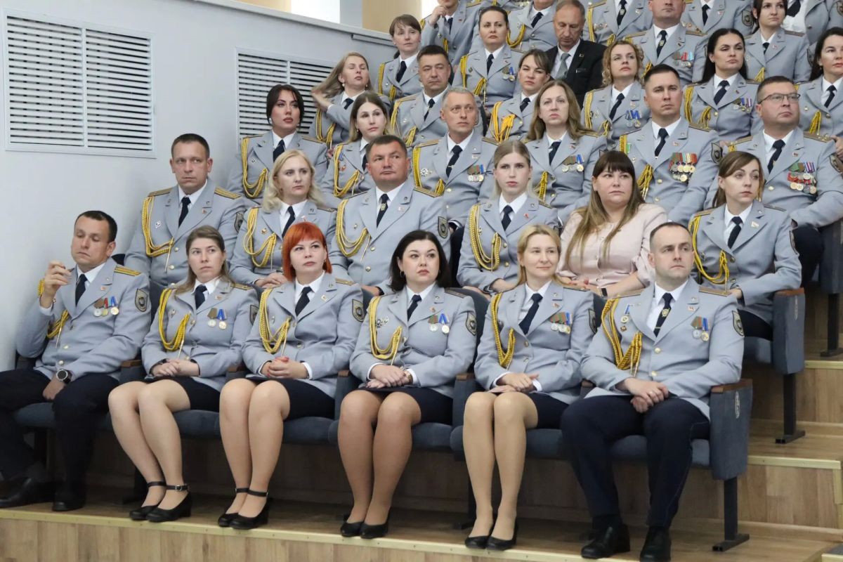 Руководитель и сотрудники СУ СК России по Смоленской области поздравили белорусских коллег с профессиональным праздником Руководитель и сотрудники СУ СК России по Смоленской области поздравили белорусских коллег с профессиональным праздником