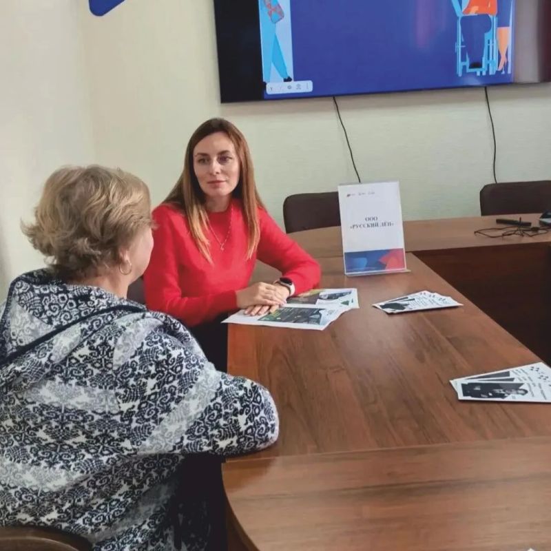 В минувшую пятницу в Кадровом центре «Работа России» Сафоновского округа прошла ярмарка вакансий, которая объединила тех, кто ищет работу, и тех, кто готов предложить достойные условия труда и возможности для роста В минувшую пятницу в Кадровом центре «Работа России» Сафоновского округа прошла ярмарка вакансий, которая объединила тех, кто ищет работу, и тех, кто готов предложить достойные условия труда и возможности для роста