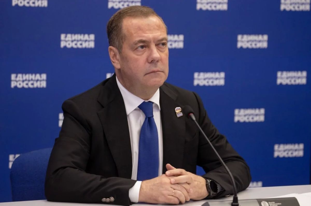 Василий Анохин: Сердечно поздравляю заместителя Председателя Совета Безопасности Российской Федерации, Председателя Всероссийской политической партии "Единая Россия" Дмитрия Анатольевича Медведева с Днём рождения!