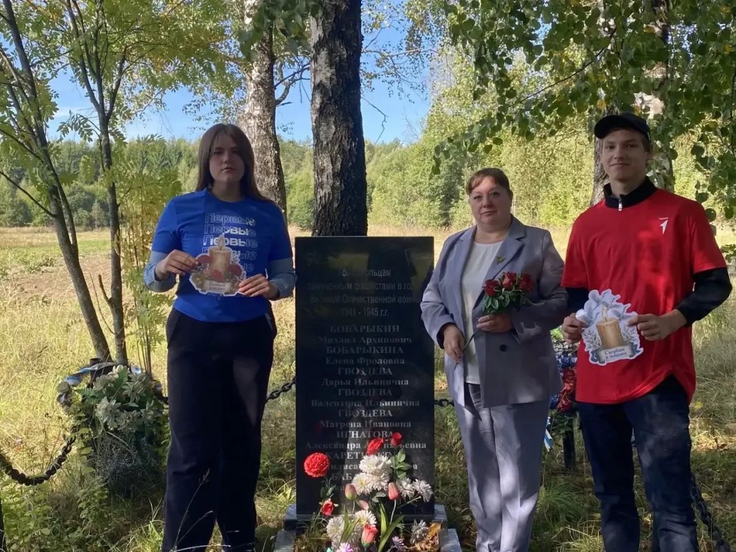 В преддверии Международного дня памяти жертв фашизма в рамках творческой мастерской «Окно мира» младшие школьники создали из картона окна с рисунками на тему «Мой мирный день», а на обороте написали, что для них значит мир В преддверии Международного дня памяти жертв фашизма в рамках творческой мастерской «Окно мира» младшие школьники создали из картона окна с рисунками на тему «Мой мирный день», а на обороте написали, что для них значит мир