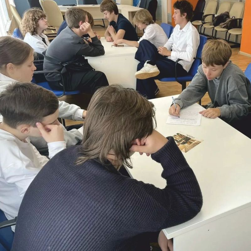 Вчера Кадровый центр «Работа России» филиала города Смоленска провёл сразу две важные встречи со школьниками - и обе получились по настоящему живыми и полезными! Вчера Кадровый центр «Работа России» филиала города Смоленска провёл сразу две важные встречи со школьниками - и обе получились по настоящему живыми и полезными!