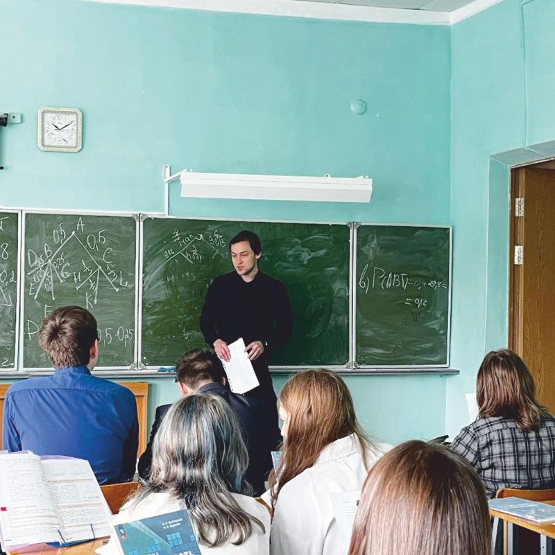 Вчера Кадровый центр «Работа России» филиала города Смоленска провёл сразу две важные встречи со школьниками - и обе получились по настоящему живыми и полезными! Вчера Кадровый центр «Работа России» филиала города Смоленска провёл сразу две важные встречи со школьниками - и обе получились по настоящему живыми и полезными!