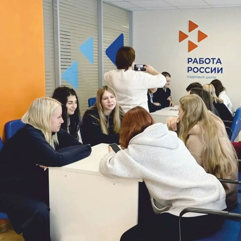 Вчера Кадровый центр «Работа России» филиала города Смоленска провёл сразу две важные встречи со школьниками - и обе получились по настоящему живыми и полезными! Вчера Кадровый центр «Работа России» филиала города Смоленска провёл сразу две важные встречи со школьниками - и обе получились по настоящему живыми и полезными!