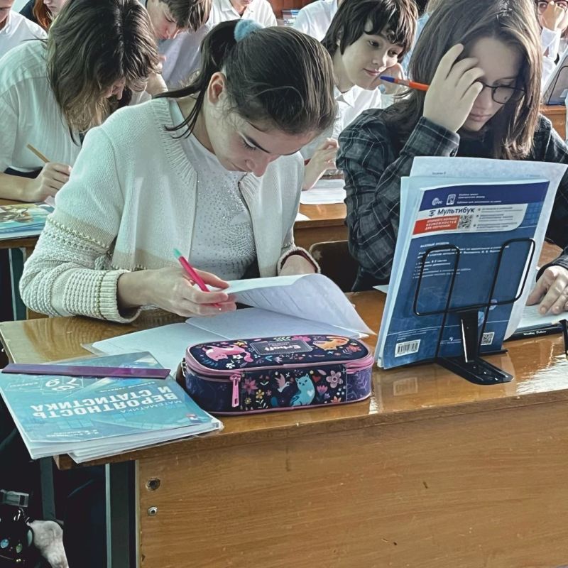Вчера Кадровый центр «Работа России» филиала города Смоленска провёл сразу две важные встречи со школьниками - и обе получились по настоящему живыми и полезными! Вчера Кадровый центр «Работа России» филиала города Смоленска провёл сразу две важные встречи со школьниками - и обе получились по настоящему живыми и полезными!