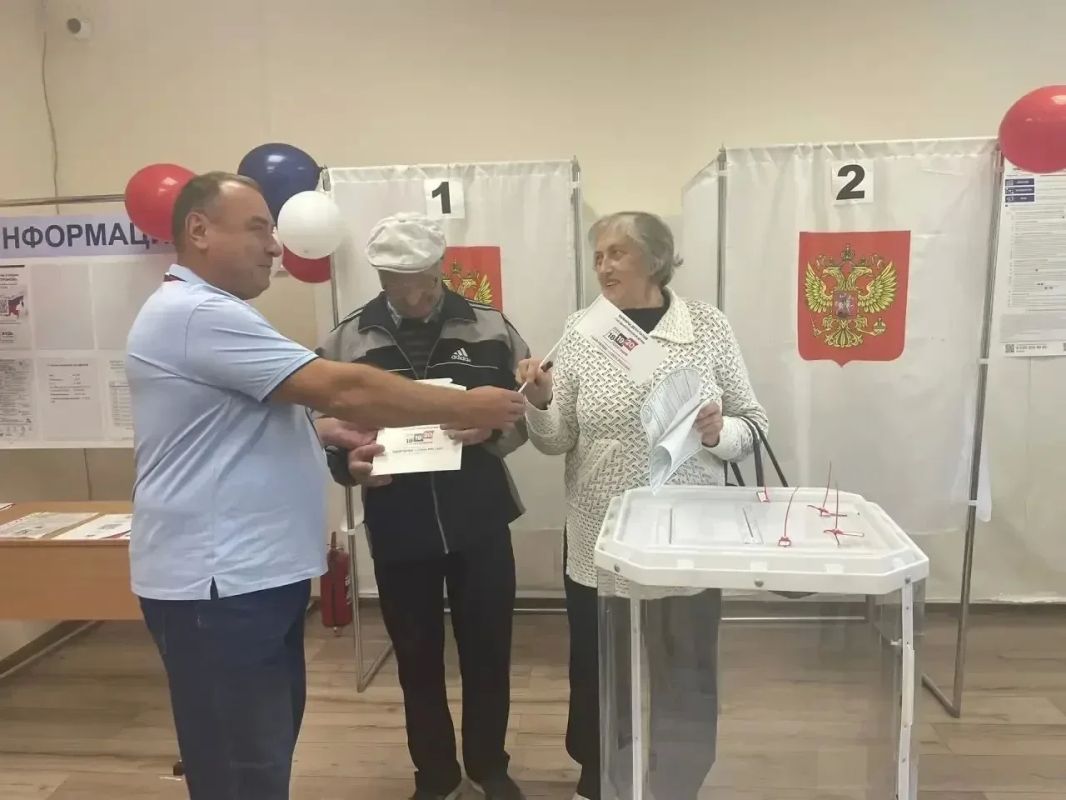 На избирательные участки региона активно приходят избиратели На избирательные участки региона активно приходят избиратели