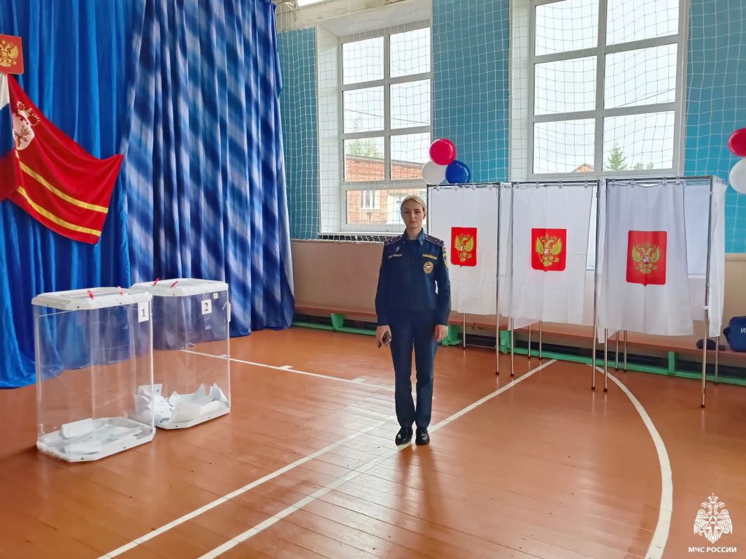 Сотрудники МЧС России обеспечивают пожарную безопасность в единый день голосования на избирательных участках Сотрудники МЧС России обеспечивают пожарную безопасность в единый день голосования на избирательных участках