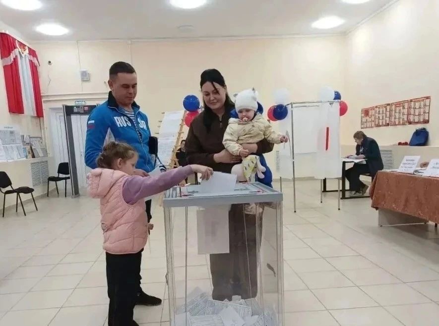 Семья — это значит быть всегда вместе Семья — это значит быть всегда вместе