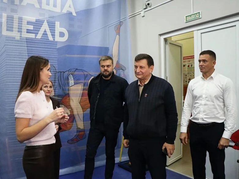 Артём Туров: В Смоленске при поддержке "Единой России" привели в порядок школу самбо Артём Туров: В Смоленске при поддержке "Единой России" привели в порядок школу самбо