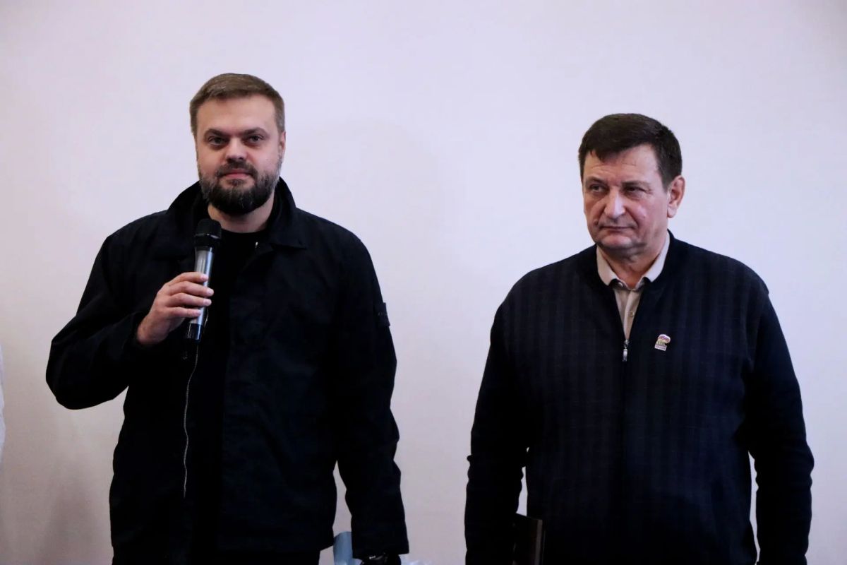 Артём Туров: В Смоленске при поддержке "Единой России" привели в порядок школу самбо Артём Туров: В Смоленске при поддержке "Единой России" привели в порядок школу самбо