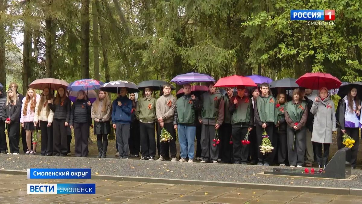 В Смоленском округе зажегся Вечный огонь В Смоленском округе зажегся Вечный огонь