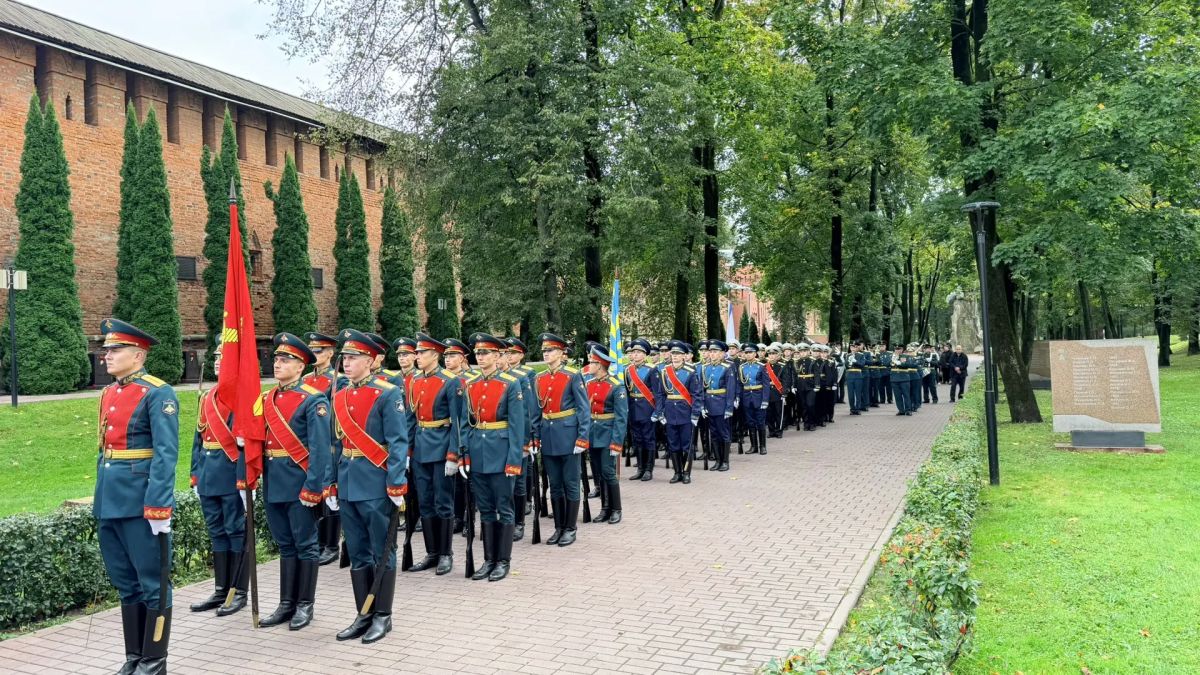 Заместитель прокурора Смоленской области Дмитрий Тольский принял участие в торжественном мероприятии, посвящённом 83-й годовщине освобождения Смоленщины от фашистских захватчиков Заместитель прокурора Смоленской области Дмитрий Тольский принял участие в торжественном мероприятии, посвящённом 83-й годовщине освобождения Смоленщины от фашистских захватчиков