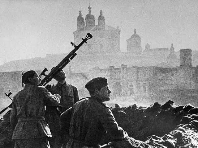 ЭТО БЫЛО 83 ГОДА НАЗАД. Город Смоленск, расположенный в 400 км к западу от Москвы, стал эпицентром двух крупных сражений в русской военной истории: ЭТО БЫЛО 83 ГОДА НАЗАД. Город Смоленск, расположенный в 400 км к западу от Москвы, стал эпицентром двух крупных сражений в русской военной истории: