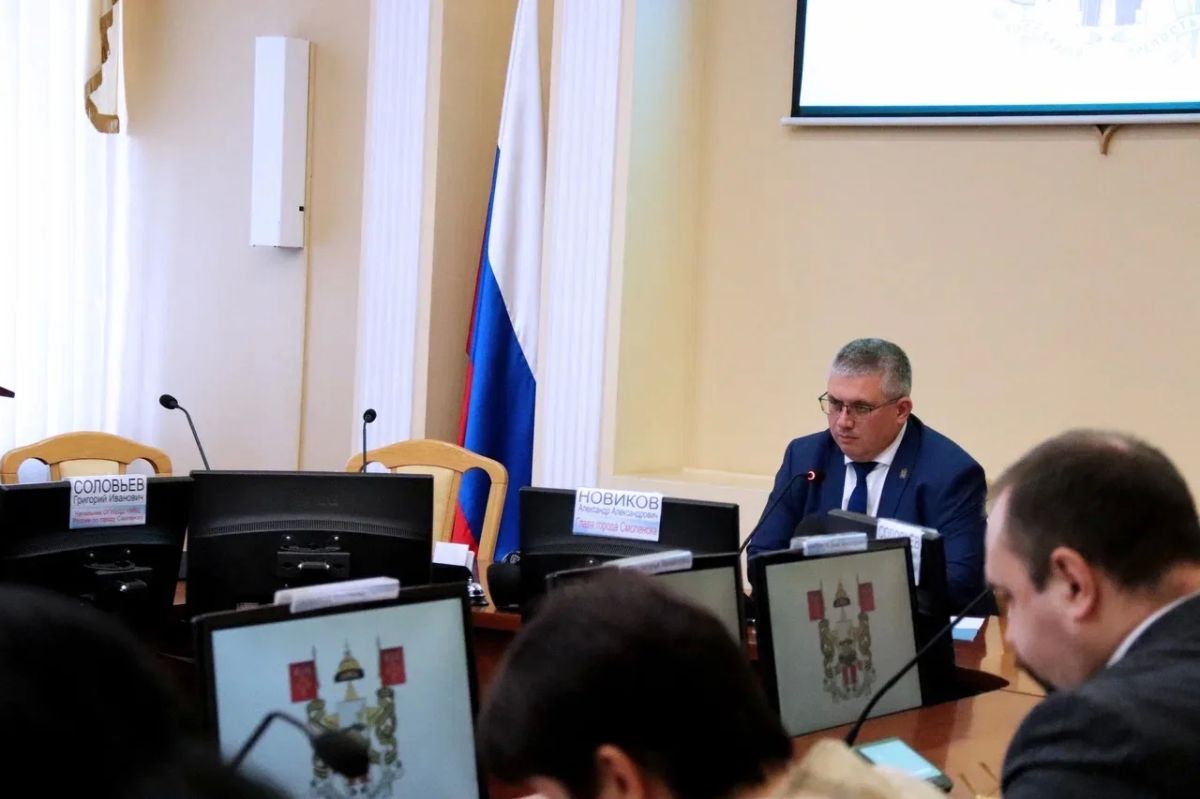 Александр Новиков: На общегородской планерке поднял тему, которая сейчас волнует, пожалуй, каждого смолянина, – начало отопительного сезона Александр Новиков: На общегородской планерке поднял тему, которая сейчас волнует, пожалуй, каждого смолянина, – начало отопительного сезона
