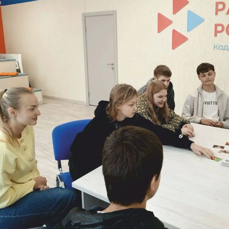Как за 15 минут убедить работодателя, что ты - именно тот, кто ему нужен? Участники молодёжного клуба «Мой выбор» теперь знают ответ на этот вопрос Как за 15 минут убедить работодателя, что ты - именно тот, кто ему нужен? Участники молодёжного клуба «Мой выбор» теперь знают ответ на этот вопрос