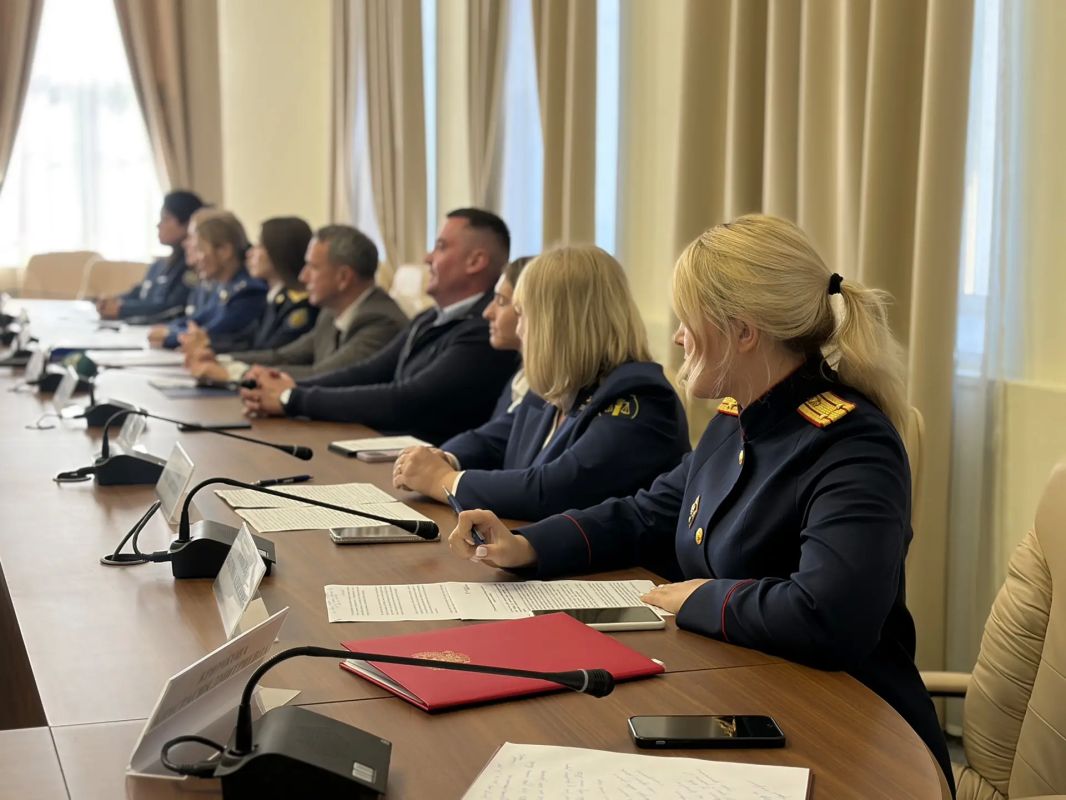 Офицеры следственного управления СКР по Смоленской области приняли участие в брифинге о профилактике вовлечения молодежи в диверсионно-террористическую деятельность Офицеры следственного управления СКР по Смоленской области приняли участие в брифинге о профилактике вовлечения молодежи в диверсионно-террористическую деятельность