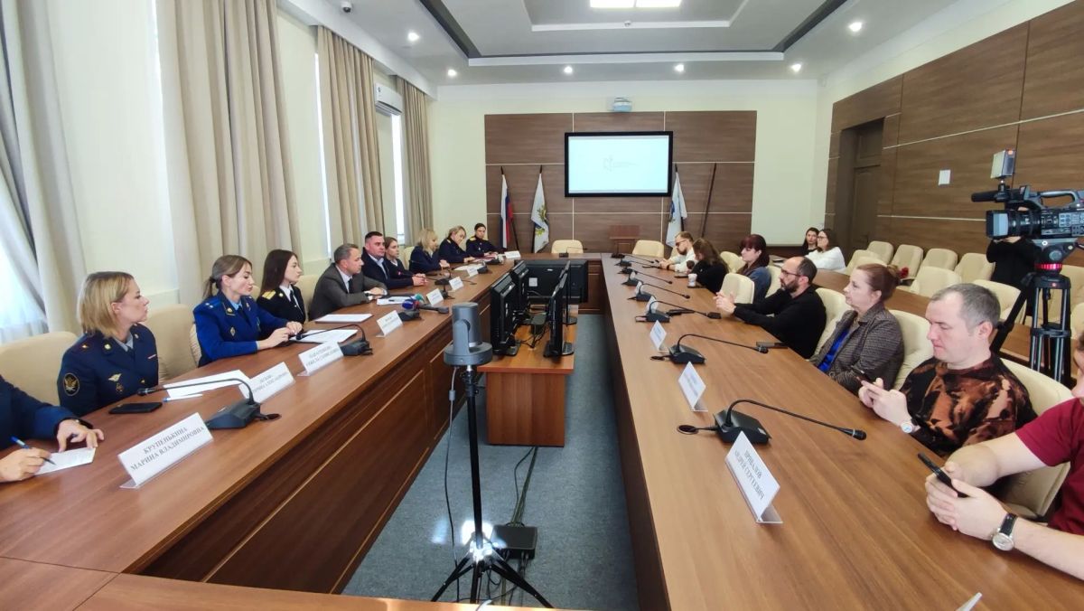 Офицеры следственного управления СКР по Смоленской области приняли участие в брифинге о профилактике вовлечения молодежи в диверсионно-террористическую деятельность Офицеры следственного управления СКР по Смоленской области приняли участие в брифинге о профилактике вовлечения молодежи в диверсионно-террористическую деятельность