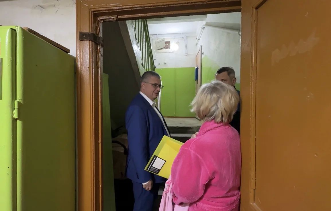 Александр Новиков: По поручению губернатора Василия Николаевича Анохина продолжаем работы по установке освещения на входах и в подъездах многоквартирных домов Александр Новиков: По поручению губернатора Василия Николаевича Анохина продолжаем работы по установке освещения на входах и в подъездах многоквартирных домов
