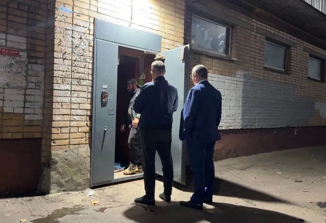 В Смоленске продолжается установка освещения на входах и в подъездах многоквартирных домов В Смоленске продолжается установка освещения на входах и в подъездах многоквартирных домов