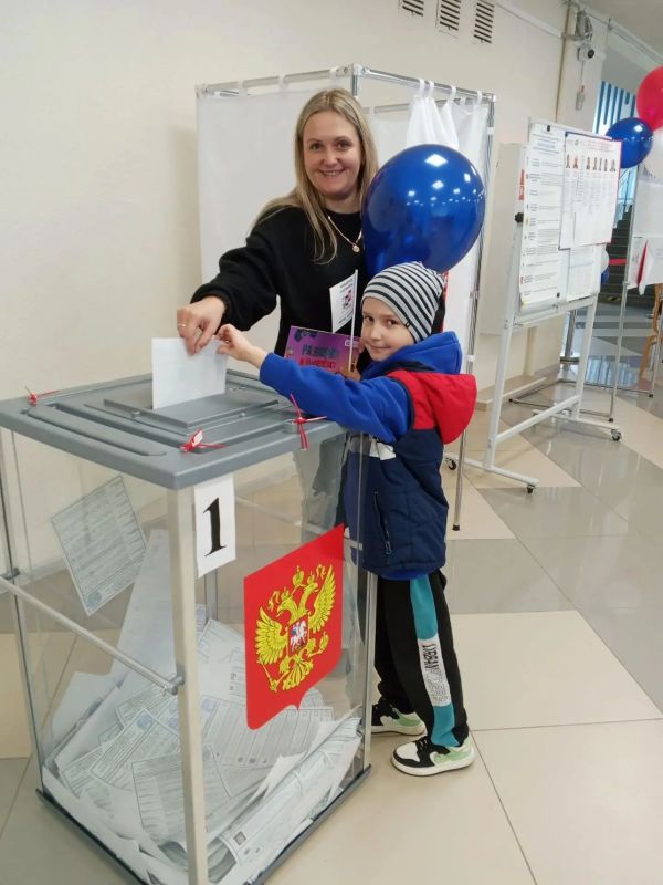 С Днём улыбок!. Избирательная комиссия Смоленской области от всей души поздравляет с этим светлым и добрым праздником! Улыбки наших избирателей — главная награда для организаторов выборов на Смоленщине С Днём улыбок!. Избирательная комиссия Смоленской области от всей души поздравляет с этим светлым и добрым праздником! Улыбки наших избирателей — главная награда для организаторов выборов на Смоленщине