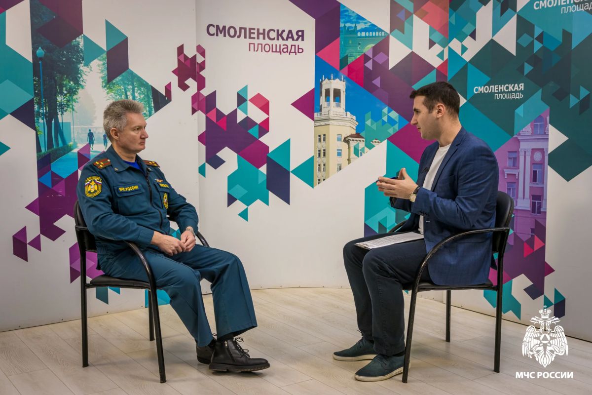В студии телеканала «Регион 67» заместитель начальника Главного управления МЧС России по Смоленской области (по гражданской обороне и защите населения) Олег Святославович Власов В студии телеканала «Регион 67» заместитель начальника Главного управления МЧС России по Смоленской области (по гражданской обороне и защите населения) Олег Святославович Власов