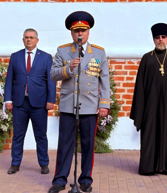 В Смоленске кадеты Следственного комитета принесли торжественную клятву В Смоленске кадеты Следственного комитета принесли торжественную клятву