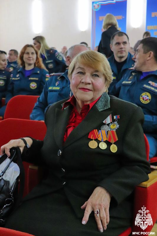 День гражданской обороны. 4 октября в России отметили День гражданской обороны — дату, которая объединяет всех, кто стоит на страже безопасности День гражданской обороны. 4 октября в России отметили День гражданской обороны — дату, которая объединяет всех, кто стоит на страже безопасности