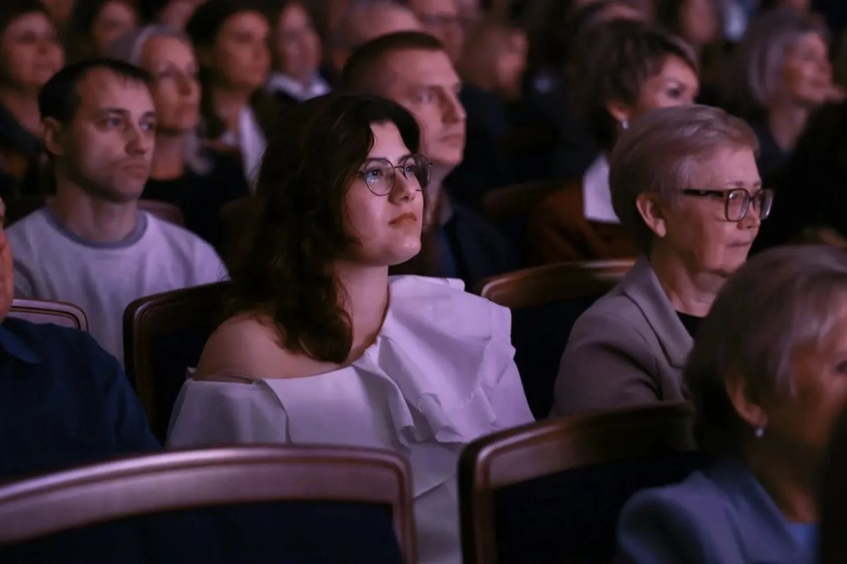 Василий Анохин: Учитель – ключевая фигура в формировании будущего страны, а поддержка педагогов – безусловный приоритет государственной политики Василий Анохин: Учитель – ключевая фигура в формировании будущего страны, а поддержка педагогов – безусловный приоритет государственной политики